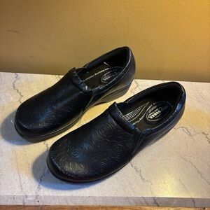 Easy Works by Easy Street‎ Tiffany Women's Slip Resistant Clog Work Shoe